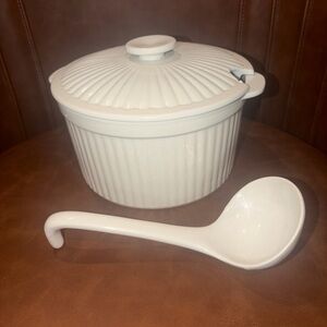 Vintage White Ribbed Ceramic Gravy Soup Tureen With Ladle Japan ovenproof